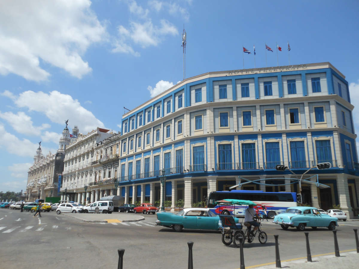Esquina de las calles Prado y Neptuno en la Habana, Cuba
