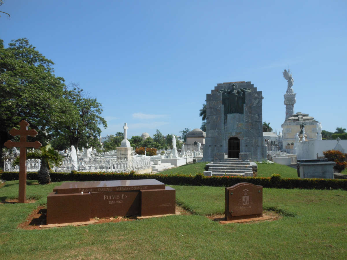 Tumbas en el Cementerio Colón en la Habana, Cuba