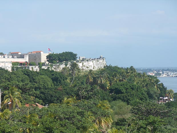 La Cabaña desde el Castillo del Morro