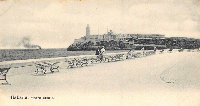 Muro del Malecón con bancos a principios del siglo XX