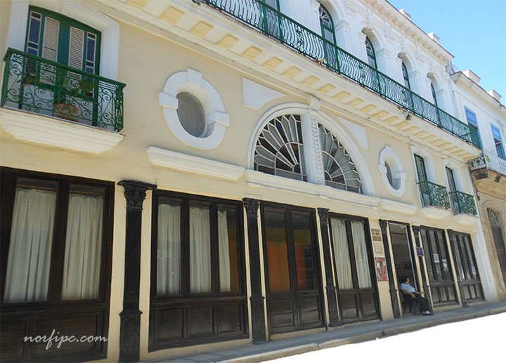 La Casa de la Poesía, biblioteca especializada en poesía en la Habana