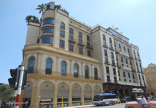 Fachada del hotel Parque Central en la Habana Vieja