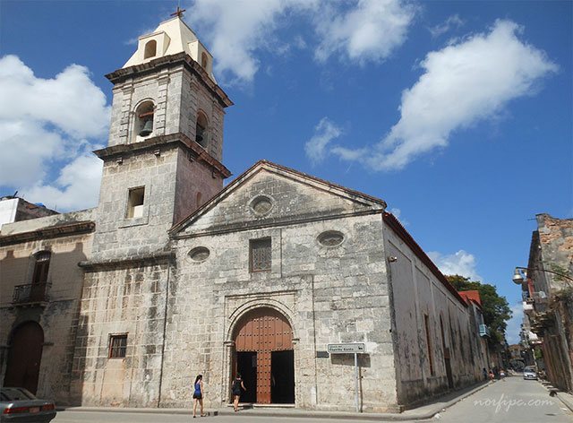 Frente de la Iglesia del Espíritu Santo en la Habana Vieja