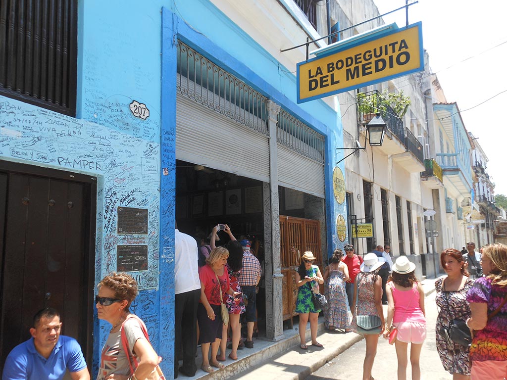 La Bodeguita del Medio, en la calle Empedrado, en la Habana Vieja