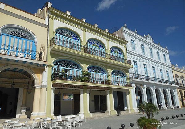 El Palacio del Conde de Cañongo en la Plaza Vieja de la Habana, actual Centro Cultural Vitrina de Valonia