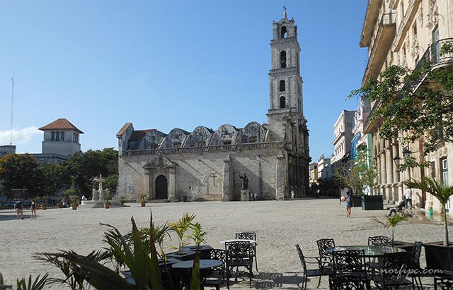 La Plaza y el Convento de San Francisco en la Habana Vieja