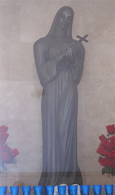 Imagen de Santa Rita de Casia, escultura de Rita Longa en la Iglesia de Santa Rita en la Habana