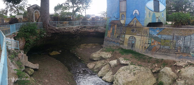 Canal del Rio Ariguanabo y la entrada a la Cueva del Sumidero