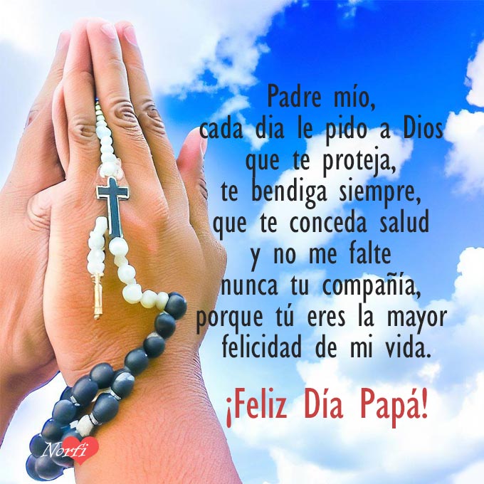 Dos manos con un rosario rezando a Dios por un padre
